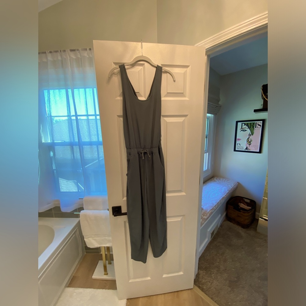 Pategonia jumpsuit with cross cross back